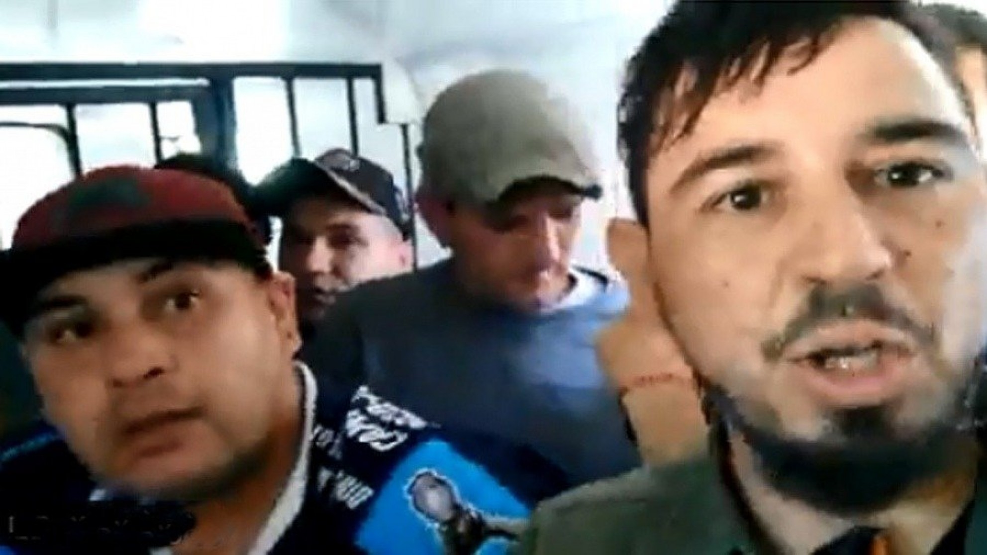 Denuncian que la policía detuvo, golpeó y robó a un periodista en Wilde